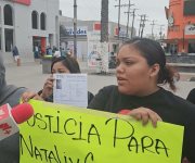 #Reynosa familiares de la mujer y su hija que encontrarán sin vida en la colonia Pirámides se manifiestan en la plaza principal