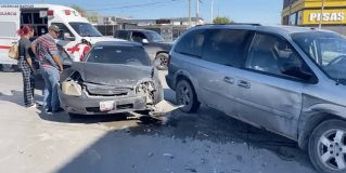 #Policía Accidente en la colonia Carlos Cantú, deja un saldo de daños en dos unidades y las lesiones en una mujer, en #Reynosa.