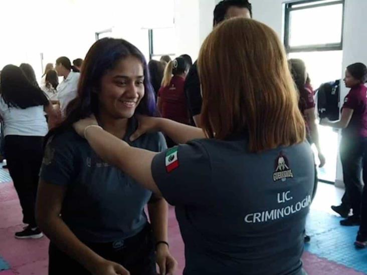 Enseñan defensa personal a mujeres Enseñan defensa personal a mujeres