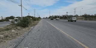 #REYNOSA Al menos 2 vehículos fueron hurtados por hombres armados en la carretera Río Bravo-Reynosa a la altura del acceso a la autopista a Matamoros