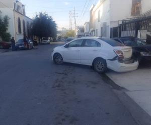 REYNOSA | Impacta conductora ebria varios autos estacionados en Colonia Anzalduas