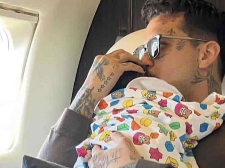 Christian Nodal en camino a Guadalajara ¡con su familia! Christian Nodal en camino a Guadalajara ¡con su familia!