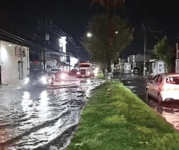 Provocan lluvias charcos en calles