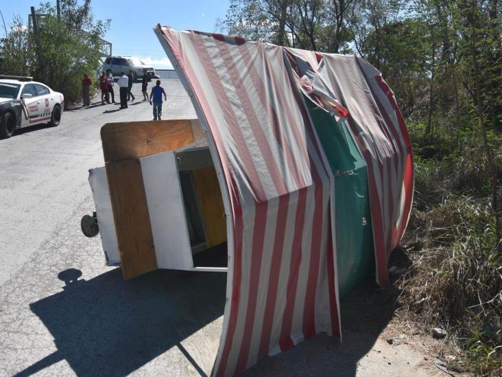 Con todo y puesto arrollan a vendedor de barbacoa Con todo y puesto arrollan a vendedor de barbacoa