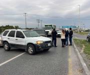 Conductora esquiva camioneta y provoca accidente en la carretera a Río Bravo