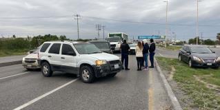 Conductora esquiva camioneta y provoca accidente en la carretera a Río Bravo