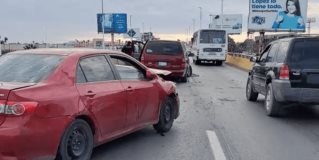 #REYNOSA Se registra choque múltiple sobre el puente Broncos, elementos de Tránsito y Vialidad se encuentran atendiendo el accidente.