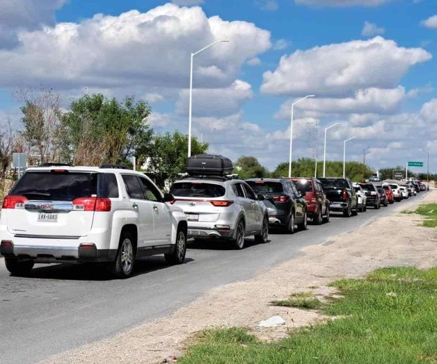 Se registran largas filas en puente internacional Reynosa-Hidalgo