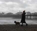 Suben a 14 los muertos en Europa por tormenta Ciarán