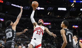 Raptors remontan y derrotan a Spurs Raptors remontan y derrotan a Spurs