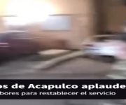 Nacional | Así reaccionaron vecinos de un sector en Acapulco luego de que empleados de la CFE lograron restablecer el servicio de energía eléctrica