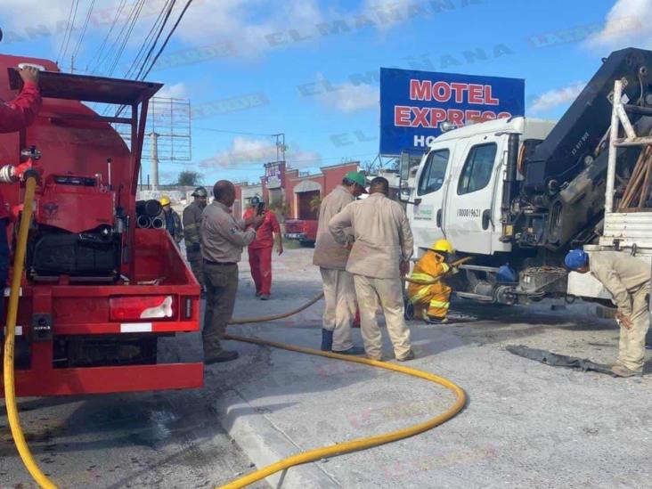 Cortocircuito de camión en Bulevar Hidalgo provoca movilización de autoridades Cortocircuito de camión en Bulevar Hidalgo provoca movilización de autoridades