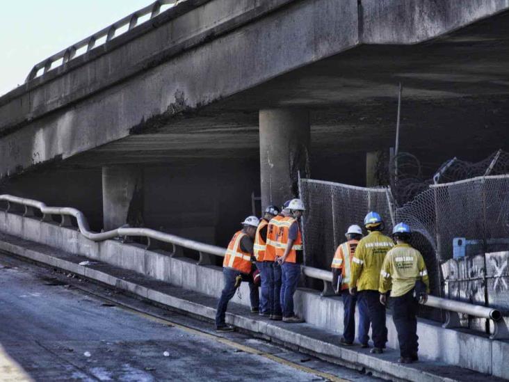 Cierran autopista cerca del centro por incendio Cierran autopista cerca del centro por incendio