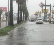 REYNOSA | Colapsa lluvia la Circulación vial