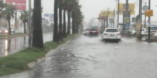 REYNOSA | Colapsa lluvia la Circulación vial