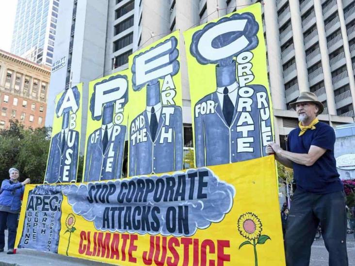Manifestantes protestan contra APEC y la guerra Manifestantes protestan contra APEC y la guerra