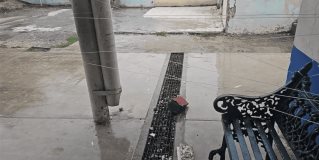 Reynosa | Graves anomalías presenta Escuela Primaria en la colonia Delicias. Con las lluvias se desprende parte del techo estando a punto de lesionar a maestra y alumno esta mañana