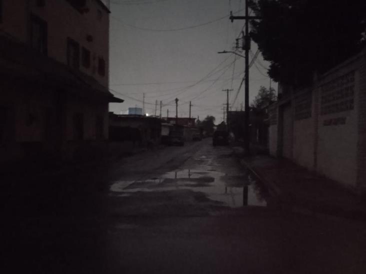 Se registra apagón en colonia El Maestro Centro Se registra apagón en colonia El Maestro Centro