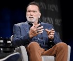 Demandan a Schwarzenegger por daños en accidente de auto