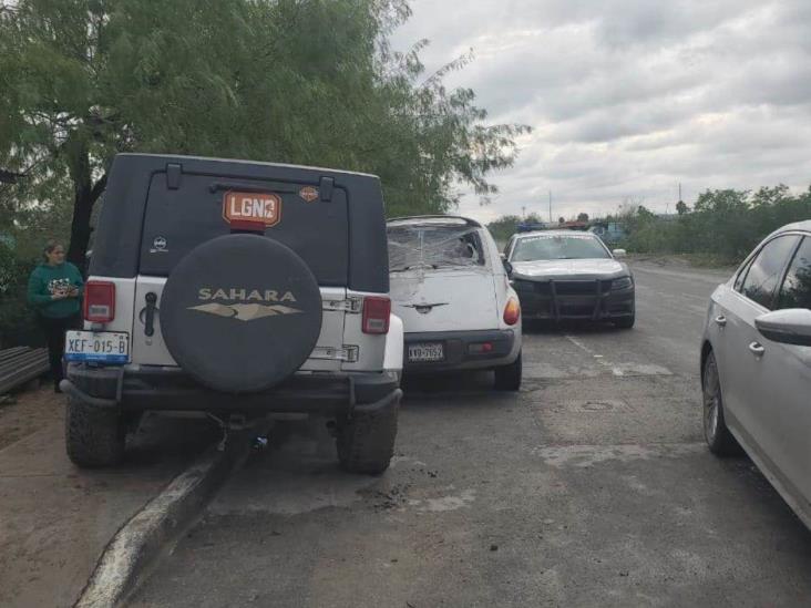 Termina proyectándose contra auto estacionado Termina proyectándose contra auto estacionado