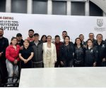 Sandra Cuevas entrega créditos a afectados por incendio en Tepito