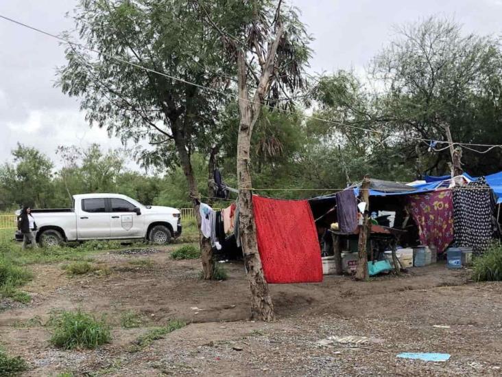 Bajan ocupantes de campamento: Hay menos migrantes a la orilla del río Bravo Bajan ocupantes de campamento: Hay menos migrantes a la orilla del río Bravo