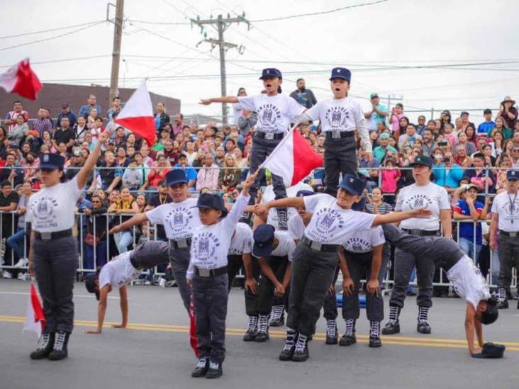 Desfilan atletas en el aniversario de la Revolución Desfilan atletas en el aniversario de la Revolución