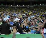 Violencia en gradas demora el inicio del Brasil-Argentina en Maracaná