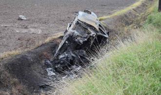 Calcinada camioneta por fuerte accidente Calcinada camioneta por fuerte accidente