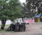 Llenan basurero de llantas