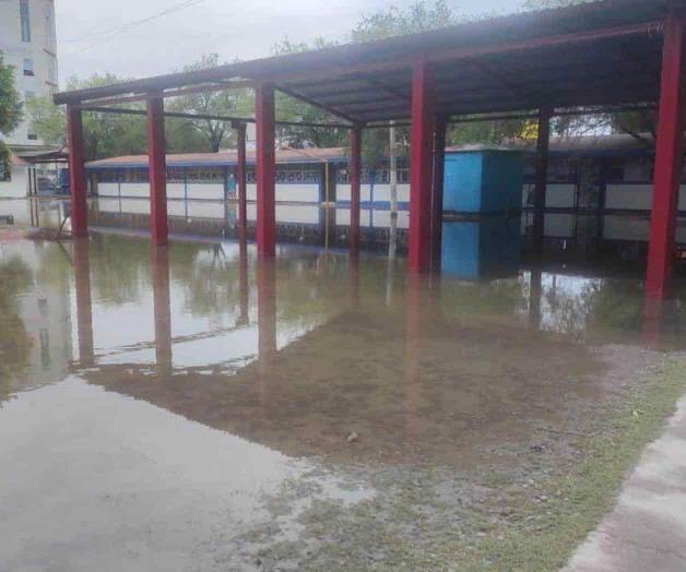 Quedan estudiantes sin clases por inundaciones Quedan estudiantes sin clases por inundaciones