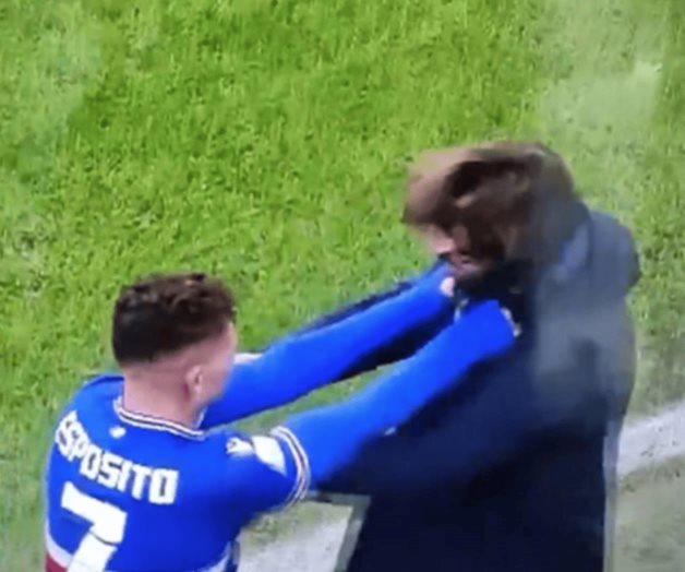 Andrea Pirlo fue víctima del eufórico festejo de uno de sus jugador