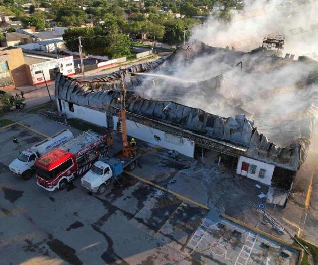 Explota panadería en interior de tienda comercial en San Fernando