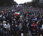 Miles de personas marchan contra el antisemitismo en Europa