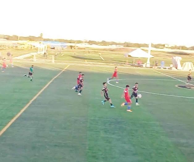 Rueda balón en la Liga Nacional Juvenil FMF