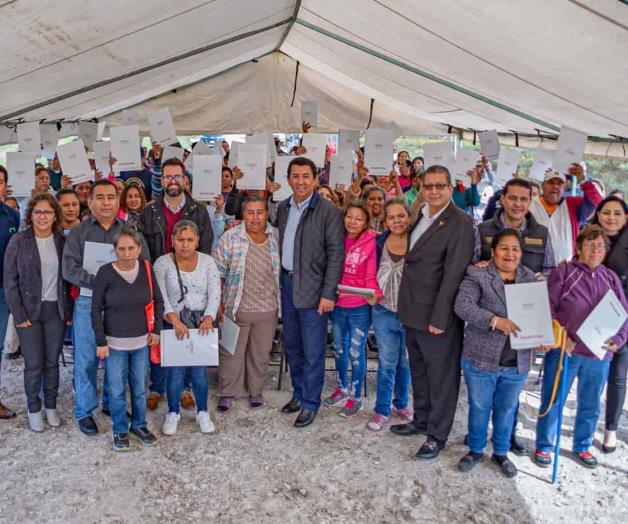 Entrega INSUS escrituras a familias de Matamoros