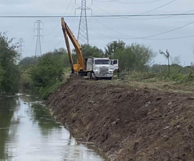 Desazolvan el dren Río Bravo