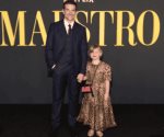 Bradley Cooper aparece con su pequeña hija en alfombra roja