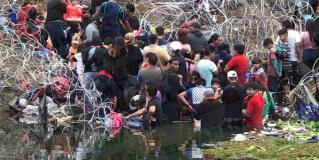 Se registra nuevo cruce masivo de migrantes por el río Bravo