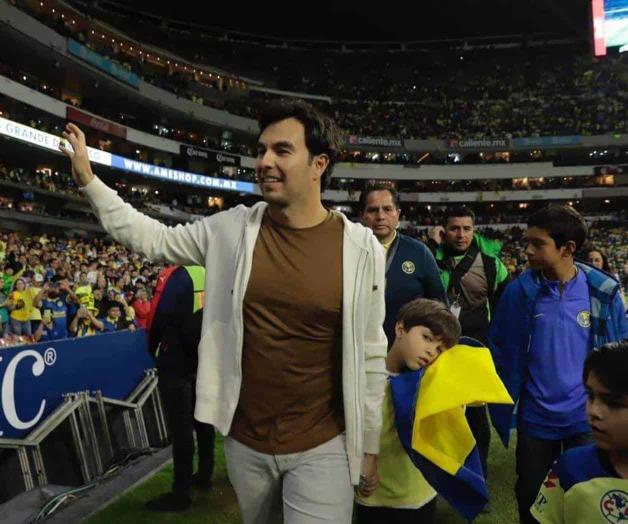 Checo Pérez presente en el Azteca para a apoyar al América