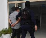 Sorprenden a comerciantes drogándose en vía pública