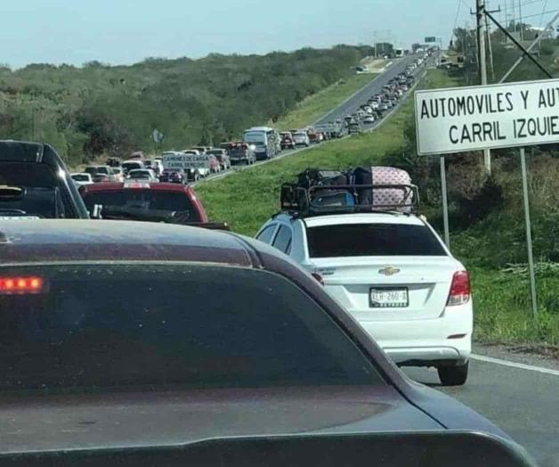 Llenan paisanos las carreteras