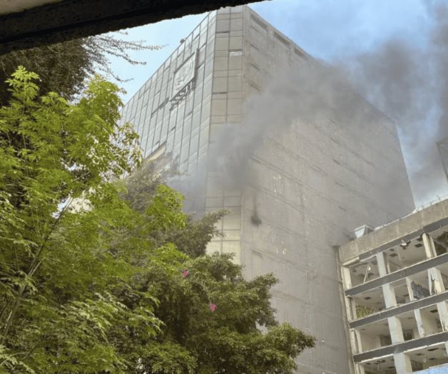 Incendio consume edificio del ISSSTE en Paseo de la Reforma Incendio consume edificio del ISSSTE en Paseo de la Reforma