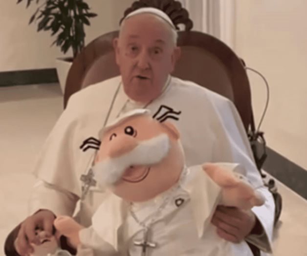 Manda el Papa mensaje a fabricantes de peluches del Dr. Simi