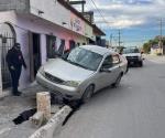 Cae y golpea en cabeza al evitar ser atropellada