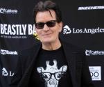 Charlie Sheen atacado por su vecina