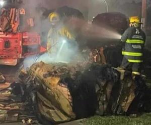 Se incendia tráiler con pacas de cartón en Altamira