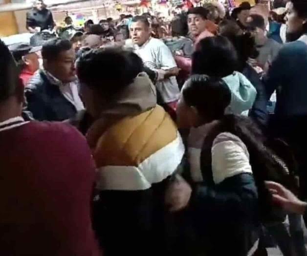 Retienen entre golpes a Alcalde de Oaxaca; exigen servicios Retienen entre golpes a Alcalde de Oaxaca; exigen servicios