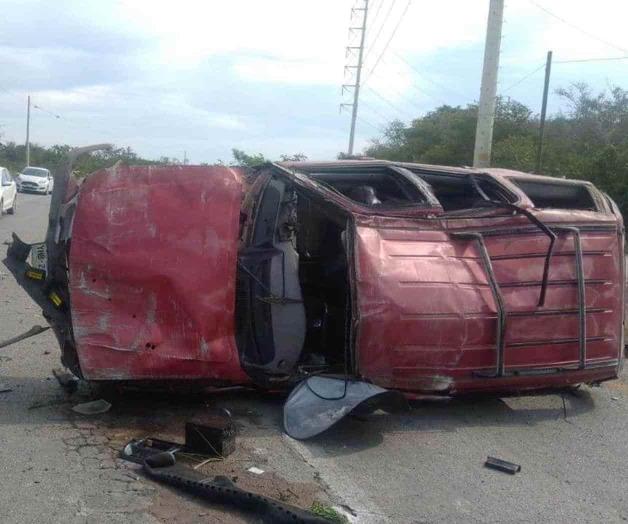 Se salva de milagro tras volcar en Altamira