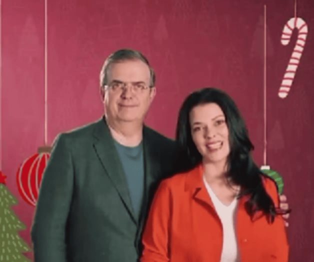 Marcelo Ebrard y su esposa mandan mensaje navideño